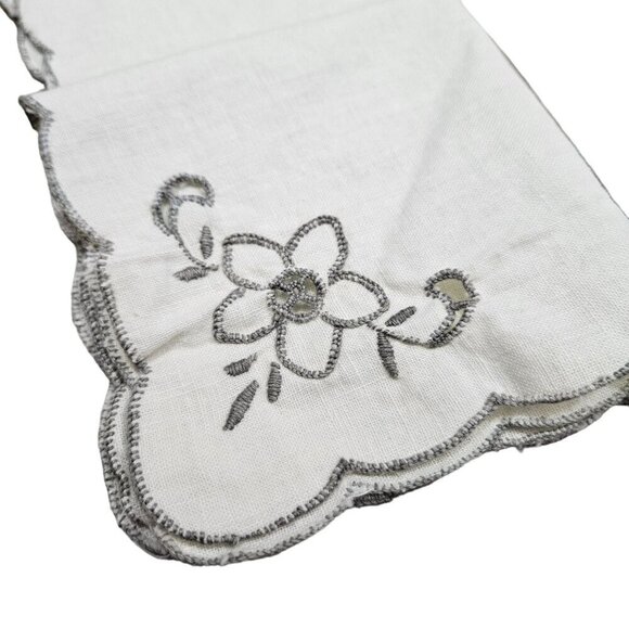Vintage Set Of 4 Embroidered Linen Napkins With Floral Design MCM Off White Gray - Picture 2 of 6